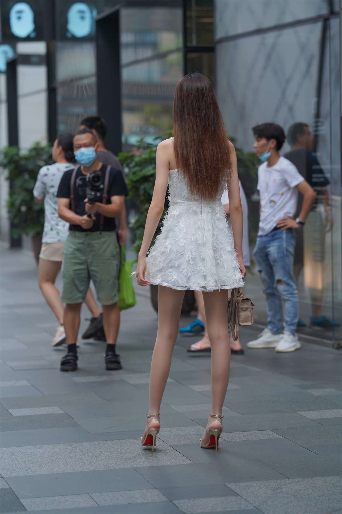 牛男街拍 白长直小仙女 好美的腿