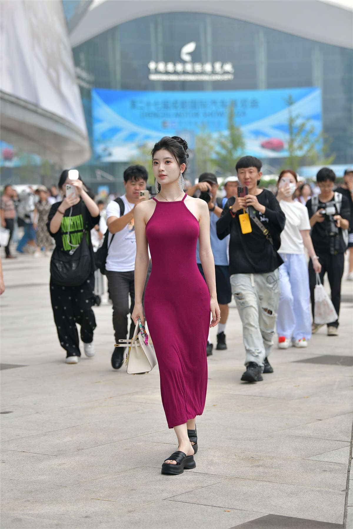 红色修身长裙
