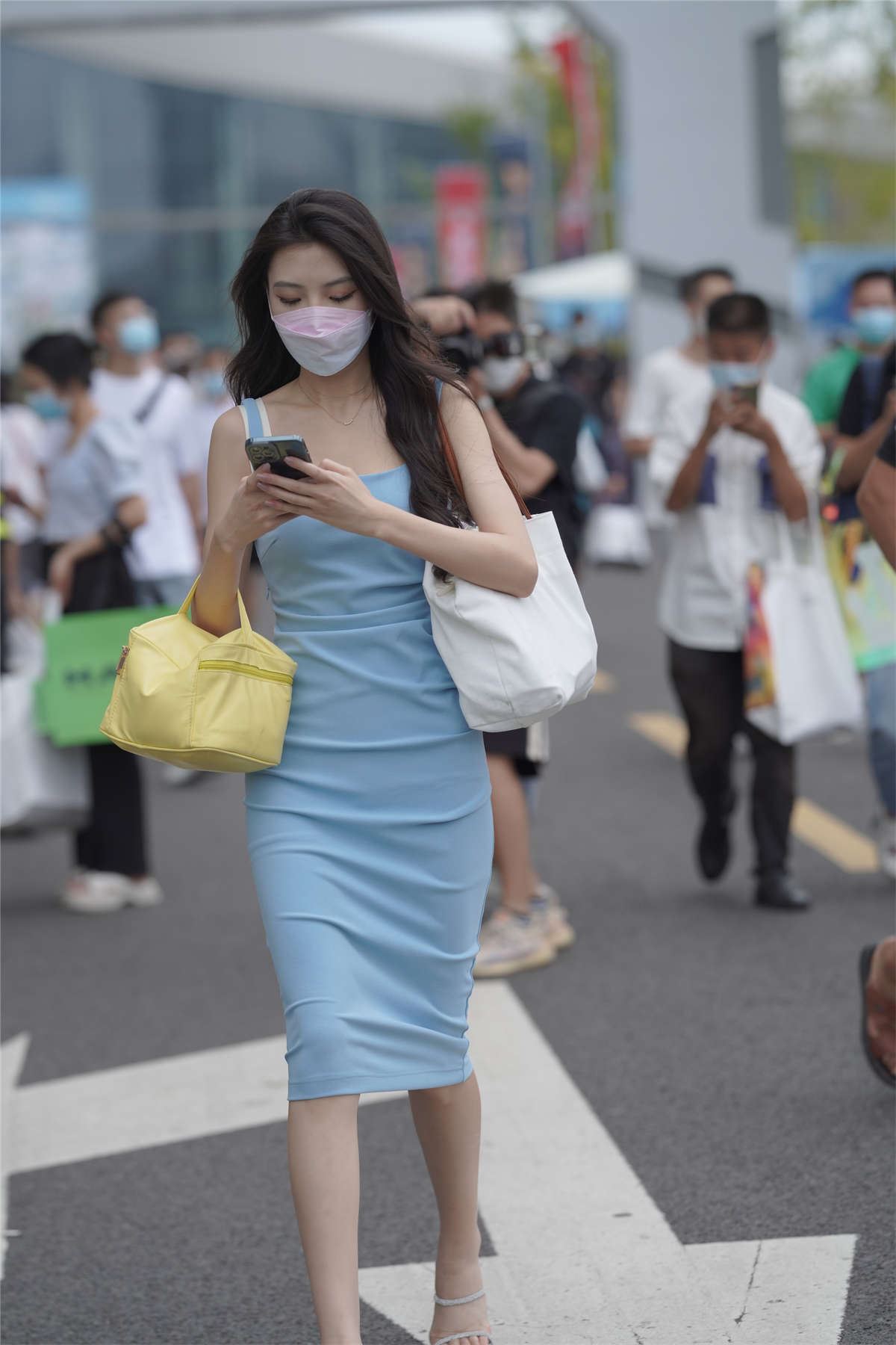 柔美蓝色修身裙
