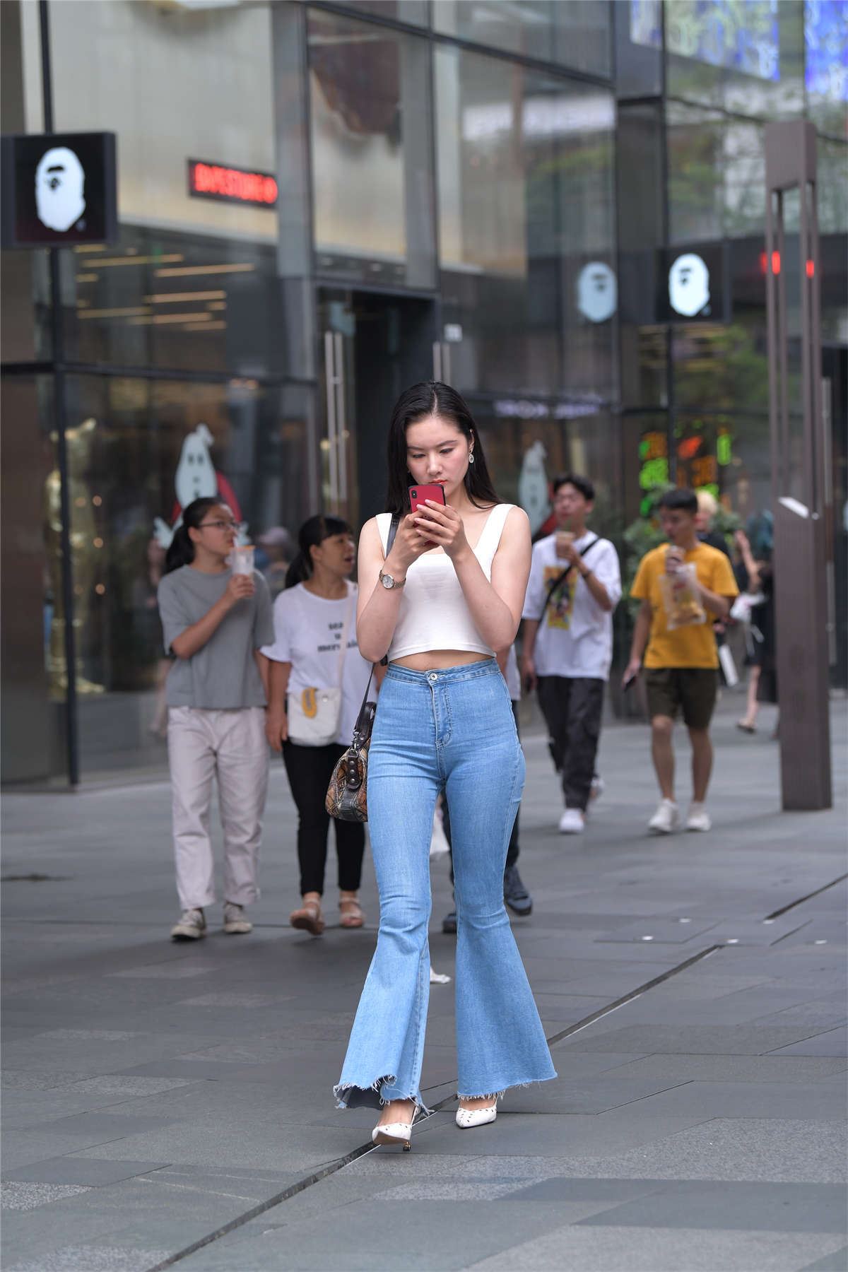 喇叭牛仔裤好身材