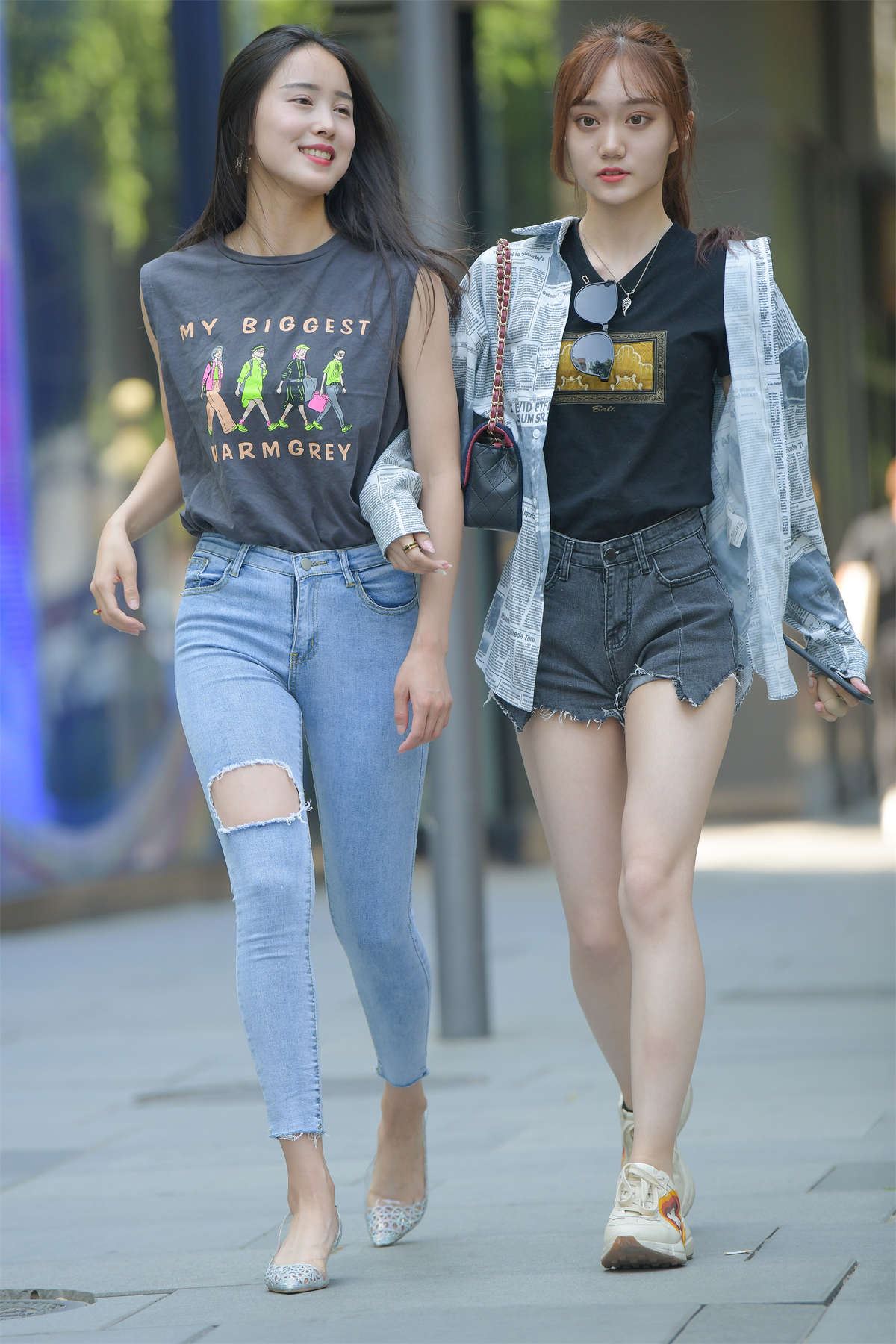 牛仔裤魅力长发女孩