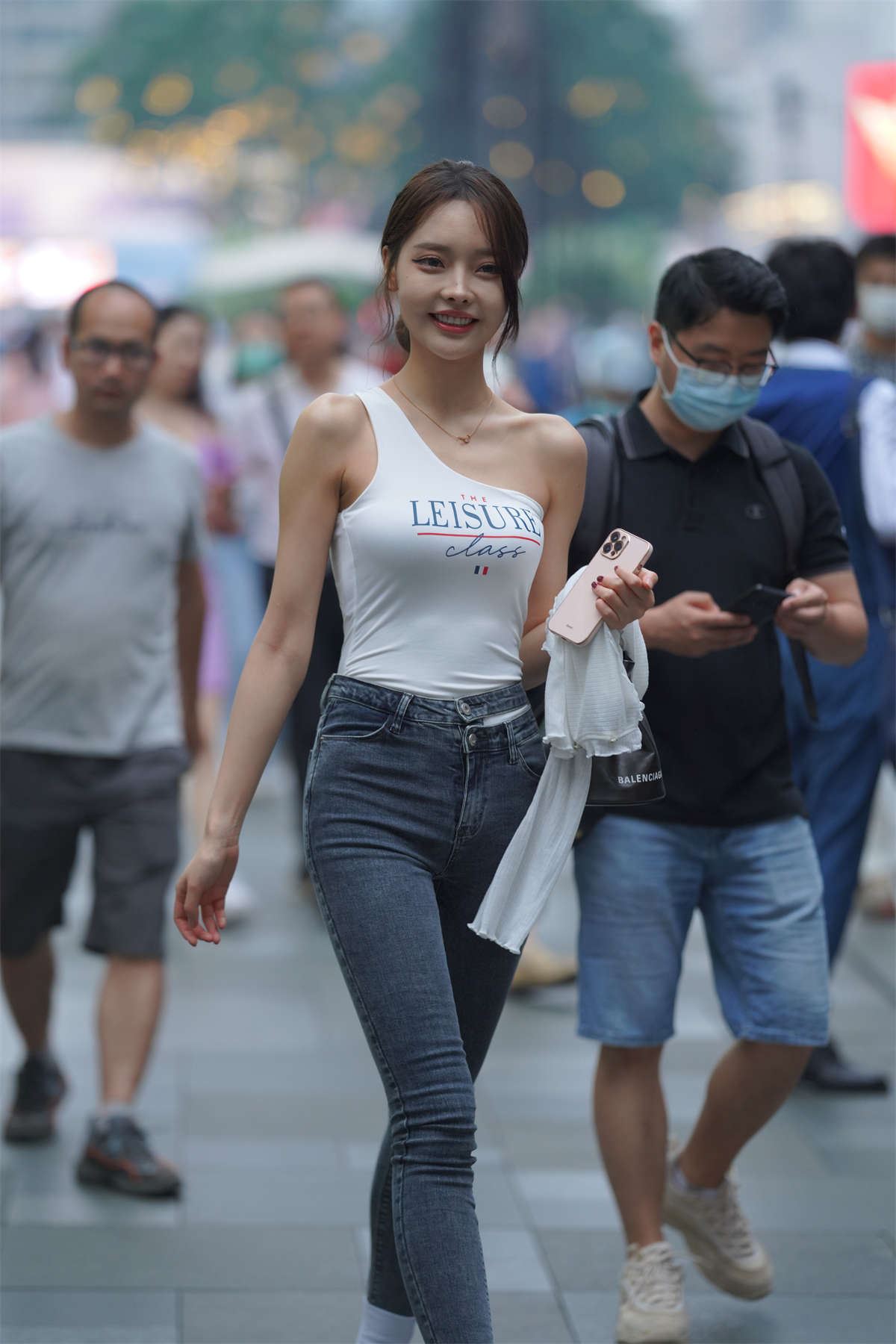 牛仔裤修身百搭