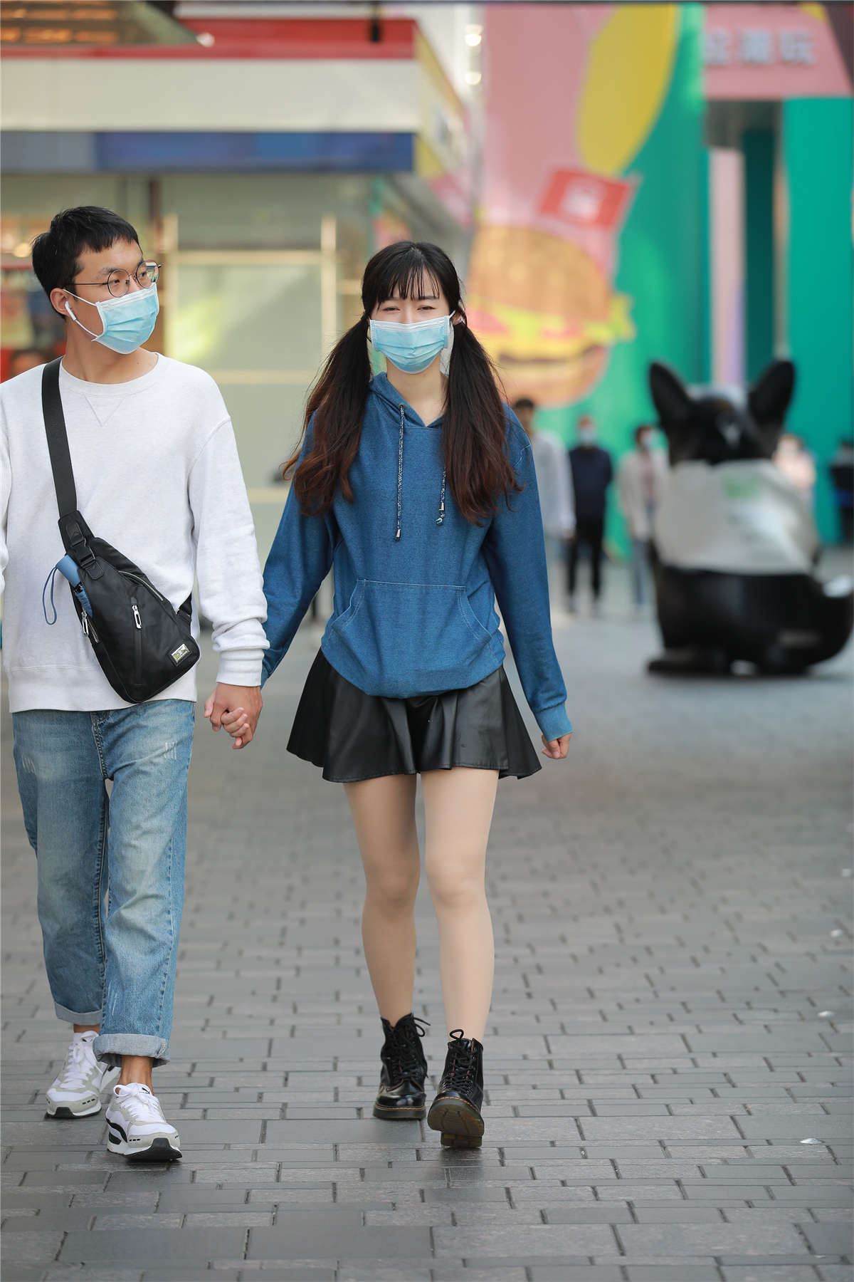 四九城嘎子街拍作品 - 皮裙肉丝女友