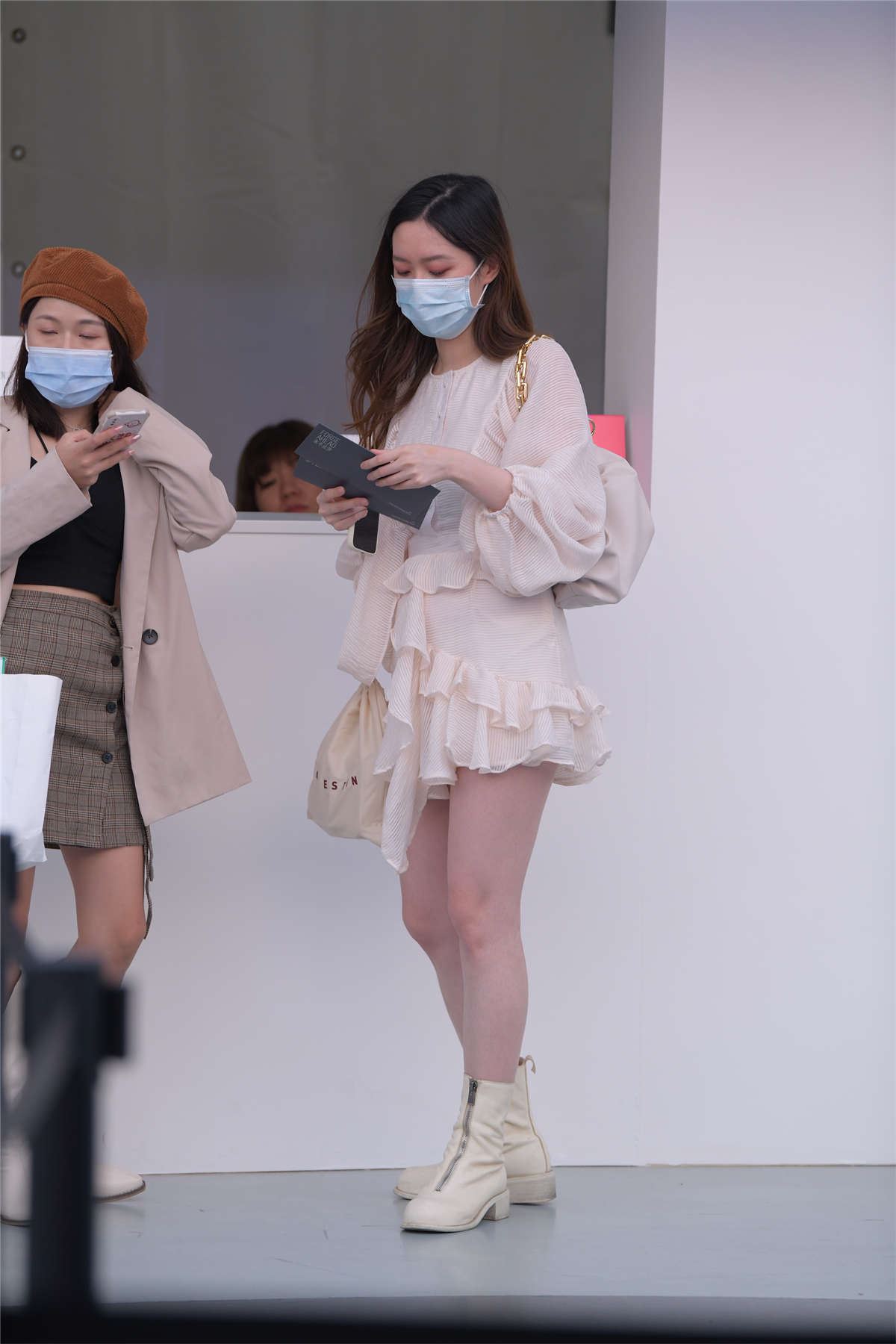 甜美短靴纱裙