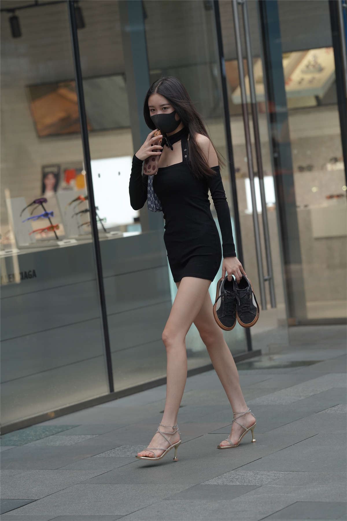 简约黑裙