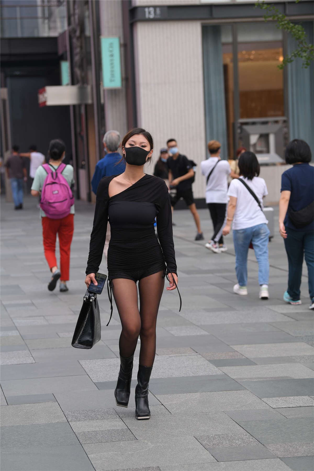 短靴短裤黑色搭配