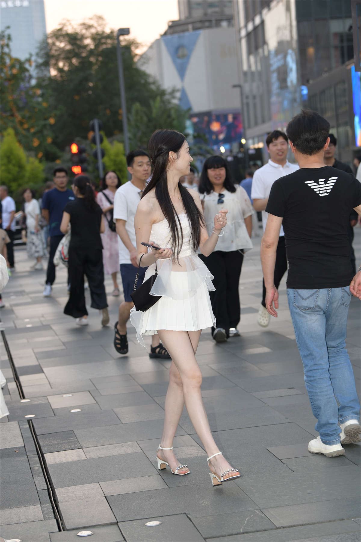 甜美白色连衣裙