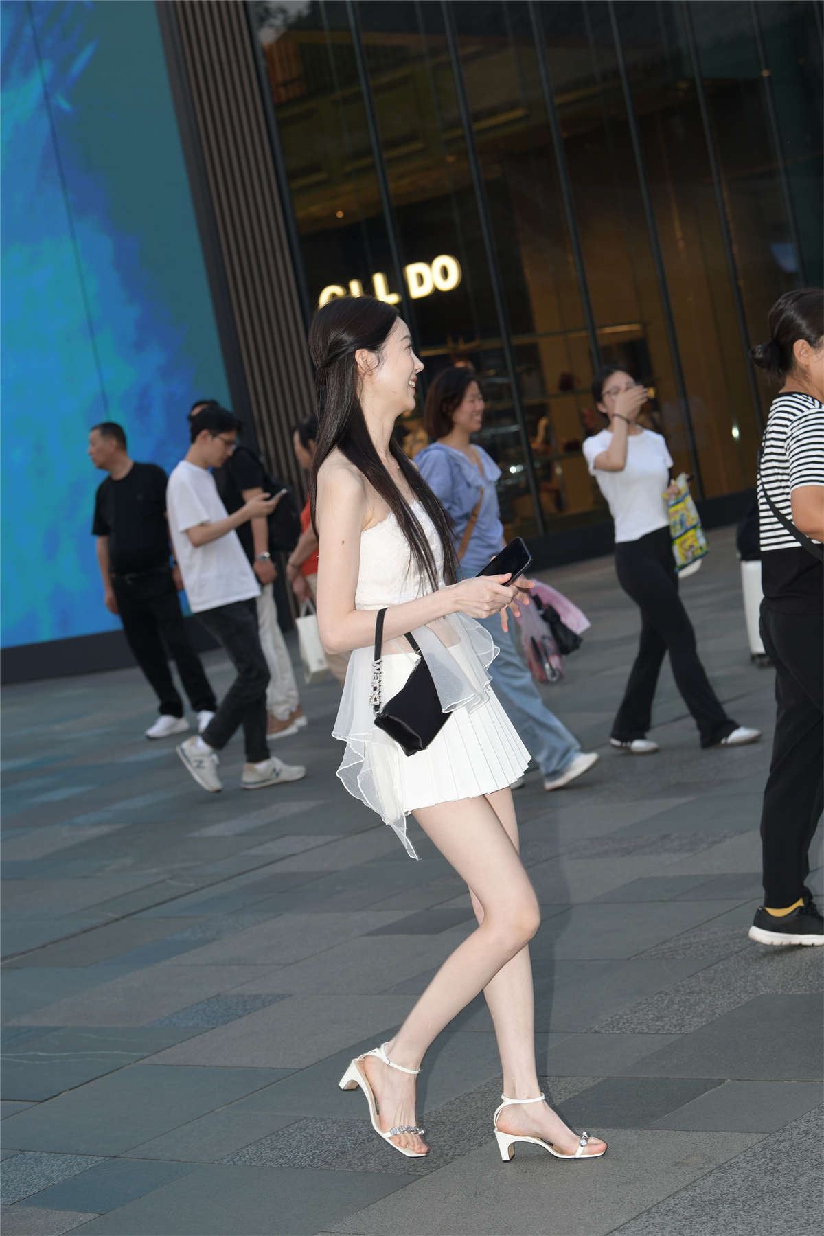 甜美白色连衣裙