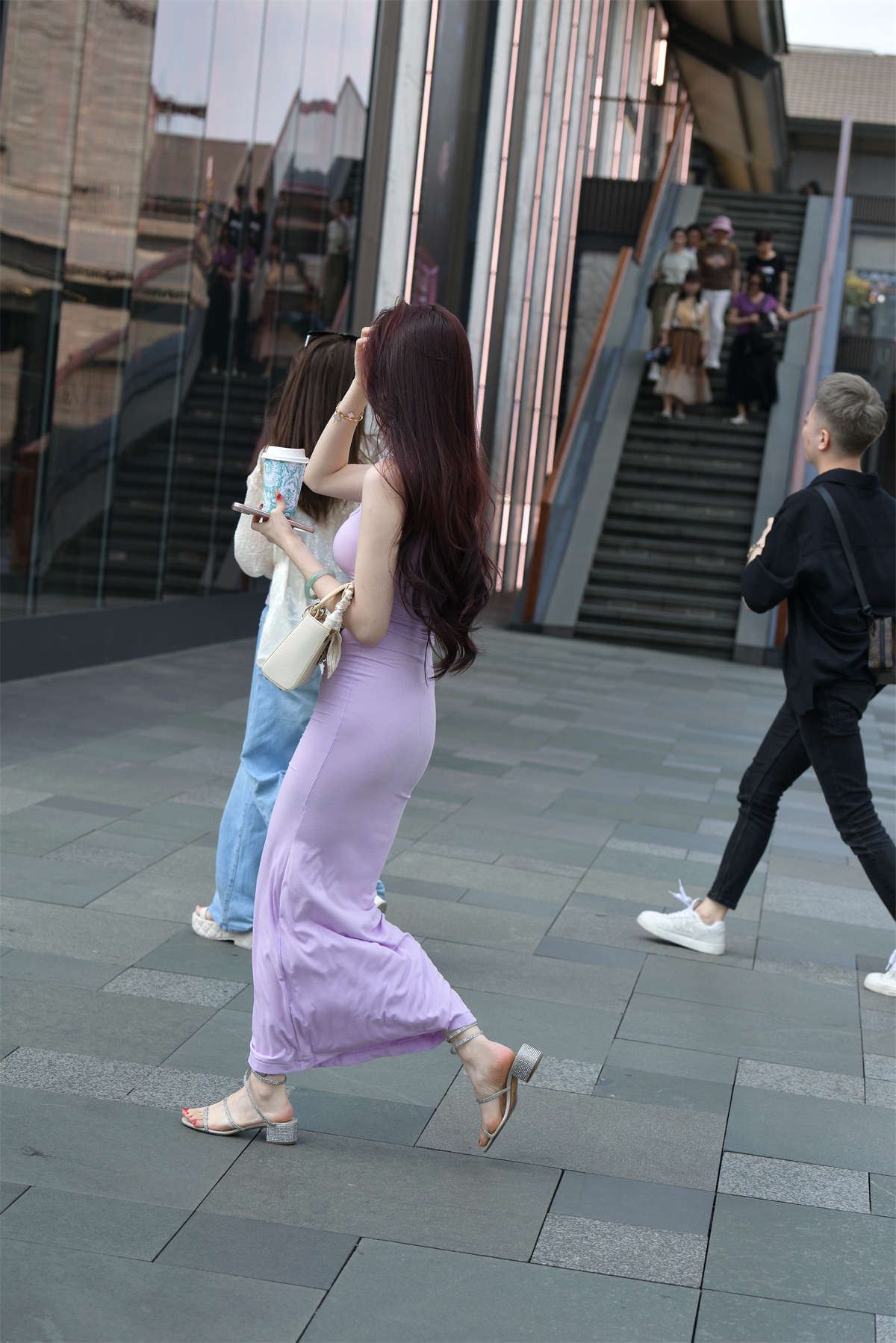 优雅粉色修身长裙