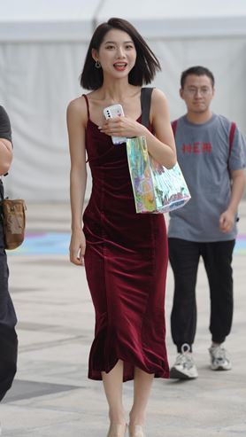 吊带长裙小姐姐(57P)