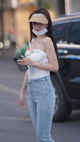 吊带牛仔美女(89P)