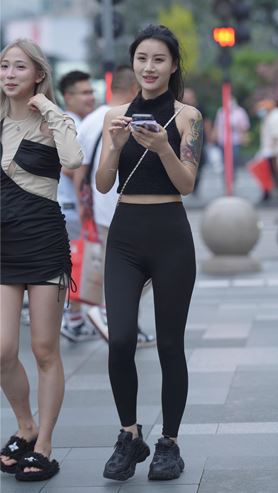 黑色紧身裤小姐姐【套图+视频】