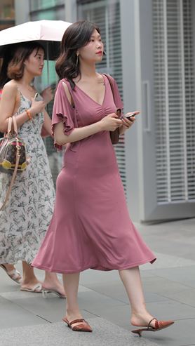 丰腴长裙美女(56P)