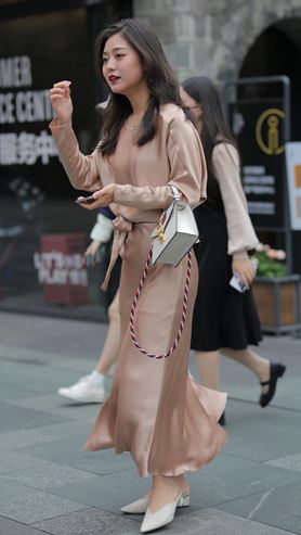 丝滑长裙气质美女(68P)