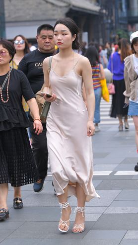吊带长裙美女(44P)