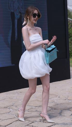 抹胸白裙小姐姐(177P)