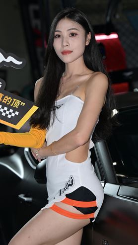 白色包臀车模美女(56P)