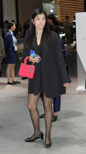 黑丝美女(107P)