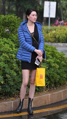不怕冷的美妇(19P)