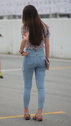 牛仔紧身裤女孩(16P)