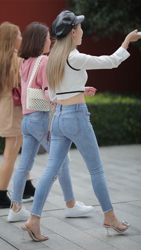 （套图）白嫩牛仔紧身裤小姐姐(45P)