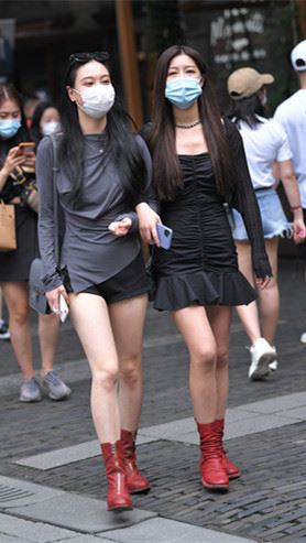 两个漂亮的气质美女(54P)