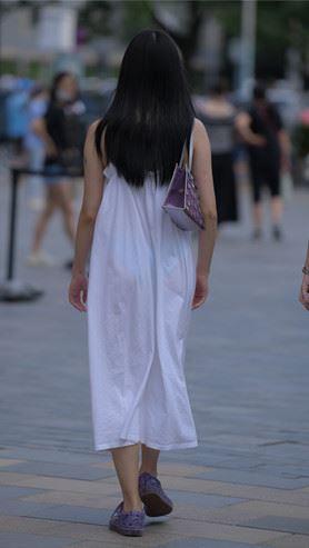 吊带白色长裙妹子(53P)