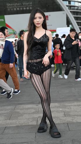 性感的黑丝美女(65P)
