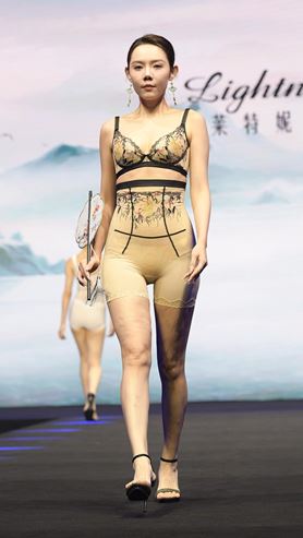 塑身美女走秀(37P)