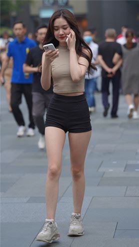 黑色热裤小美女【套图+视频】