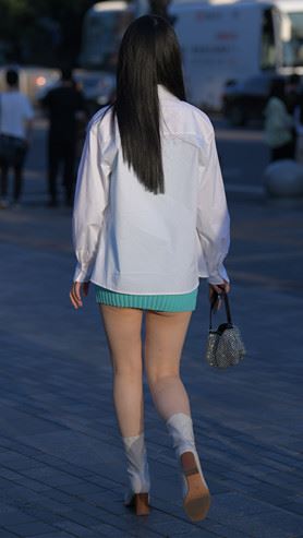 玩手机的MM(80P)