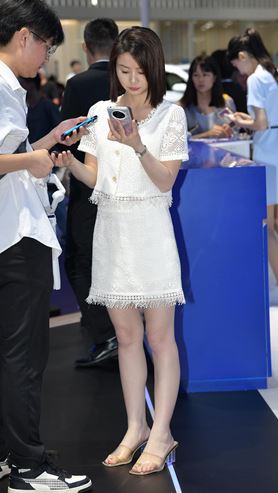 白裙短发美女(36P)