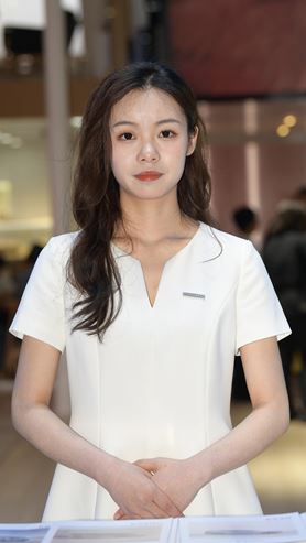 白裙肉丝美女(55P)