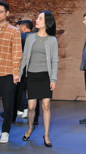逛展的黑色包屯美女(64P)
