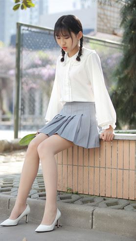 青涩的百褶裙小姐姐(39P)