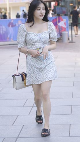 漂亮的连衣裙美女(25P)