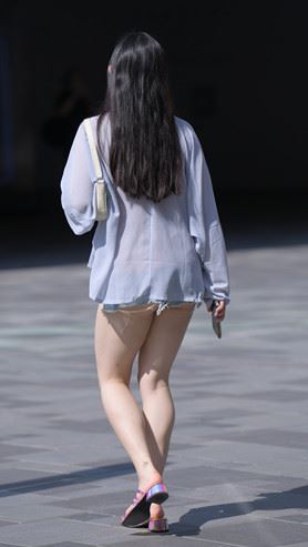 漂亮的美腿小姐姐(48P)