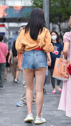 热裤月牙小姐姐(70P)