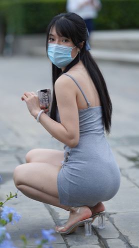 （视频）灰色吊带包臀裙小姐姐