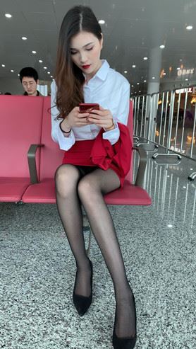 （视频）红色制服美女