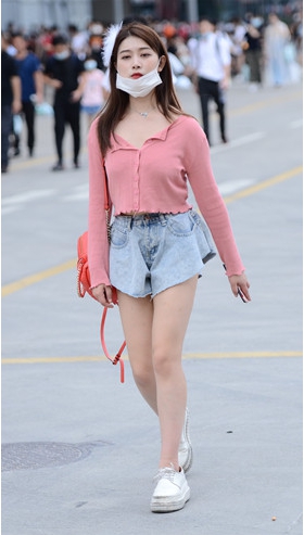 粉衣小姐姐(18P)[107M/JPG]