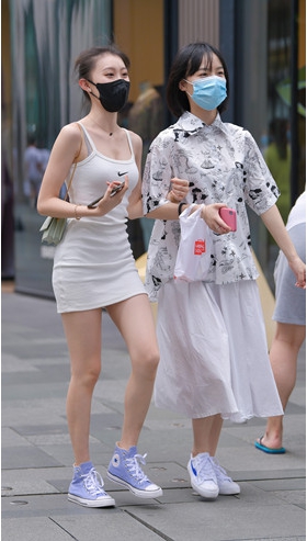 吊带包臀裙小姐姐(67P)[760MG/JPG]