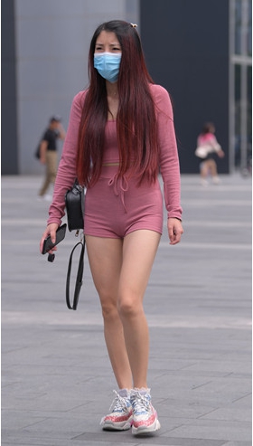 漂亮的红色套装小姐姐(67P)[1.39G/JPG]