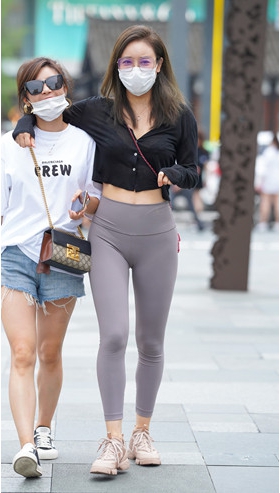 瑜伽紧身裤小姐姐(38P)[386M/JPG]