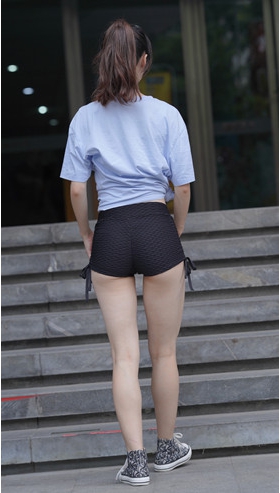 （套图）攀岩的黑色短裤美女(711P)[9.82G/JPG]