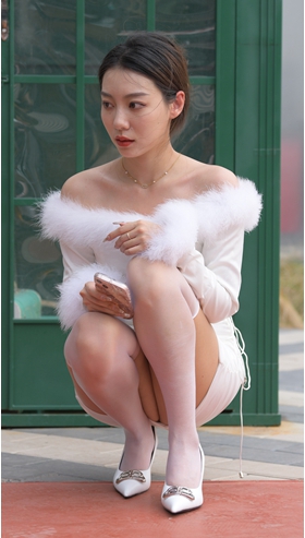 白裙美女【套图+视频】