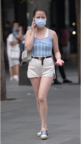 打电话的丰腴美女(51P)[1.04G/JPG]
