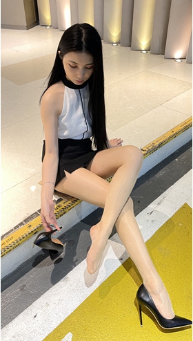 （套图）长发美腿肉丝美女(351P)[3.74G/JPG]