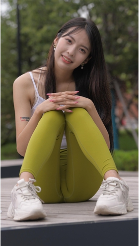 绿色瑜伽裤美女 【套图+视频】