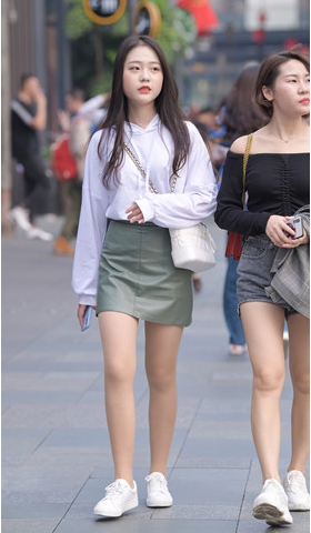 漂亮的皮裙女孩(48P)[661M/JPG]